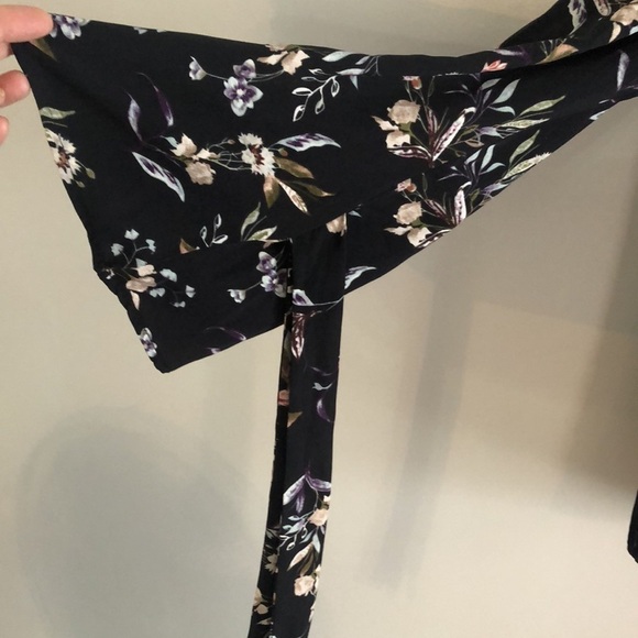 Dex - Black Floral  Bell Sleeves with Bow Size M - Picture 7 of 15